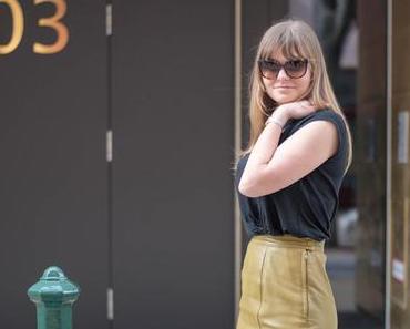 Bleistiftrock als Alltagskleidung oder dekadente Darstellung?