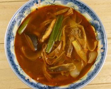 Scharfer Rindfleischeintopf mit Gemüse aus Korea