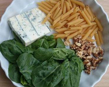 Penne mit Gorgonzola, Spinat und Walnüssen