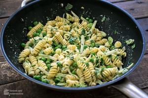 Frühlings-Pasta mit grünem Gemüse