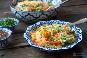 Glasnudelsalat mit buntem Gemüse