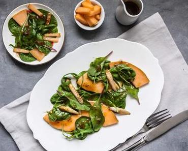 Spinat-Melonen-Salat mit Spargel und gebackenem Ziegenkäse