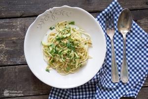 Pasta mit Zucchini und Walnüssen