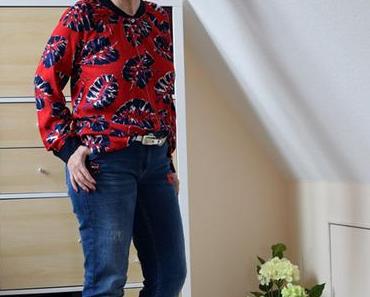 Große Muster – Bluse im Tropenlook