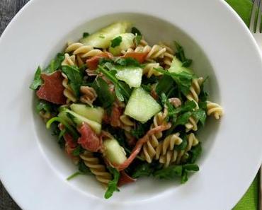 Nudelsalat mit Melone und Schinken