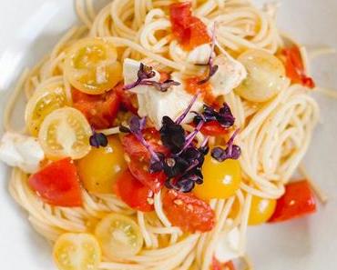 Spaghetti mit Tomaten und Mozzarella