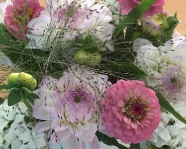 Friday-Flowerday – oder – Ein Strauß, wie aus dem Bauerngarten