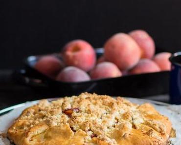 Pfirsich Galette mit Mandelstreuseln