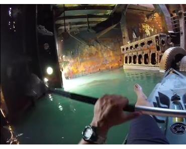 Mit dem Kayak durch ein Schiffswrack