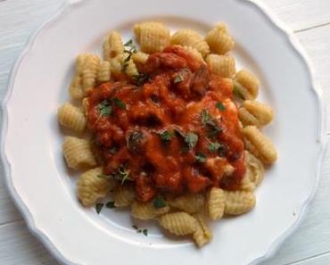 Kichererbsen-Gnocchetti mit Auberginen-Tomaten-Sauce