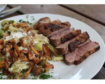 Lauwarmer Zucchini-Pfifferlings-Salat mit Entenbrust