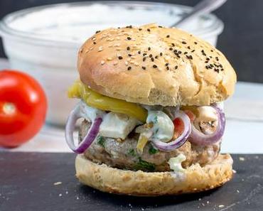 Griechischer Burger mit Feta-Käse