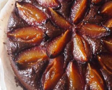 Schokoladenkuchen mit Zwetschken