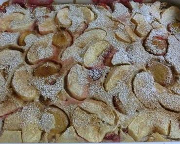Clafoutis aus Kastanienmehl mit Äpfeln und Zwetschgen