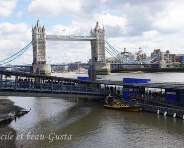 London - Auf dem Weg zum Tower Pier