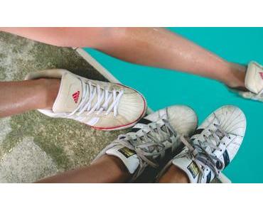 Vom Sportplatz auf den Laufsteg: Sneaker liegen im Trend