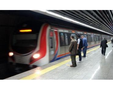 Istanbul: Zug-Entgleisung unter dem Meeresspiegel
