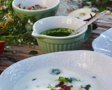 Herbstliches Löffelvergnügen! Weiße Bohnencremesuppe mit Kräuteröl und Schinkenchips