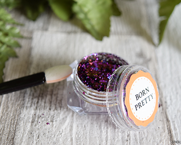 Bornprettystore – Chameleon Nail Flakies Powder & Fan Brush*