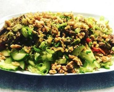 Steak Salat mit gerösteten Walnüssen