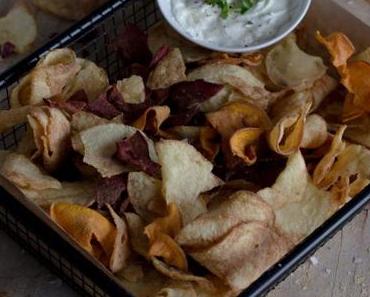 Gemüsechips mit Chili-Sour-Creme