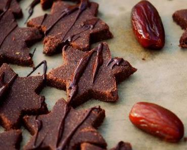 Kakao-Sterne mit Erdmandeln & Datteln [Weihnachtskekse ohne Backen und in Gesund]