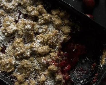Winter-Beeren-Crumble mit Spekulatius-Streuseln