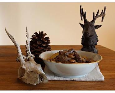 Hirschgeschnetzeltes an Apfel-Preiselbeer-Soße