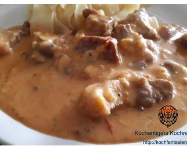 Gulasch vom Schwein mit Champignons