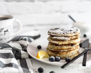 fluffige Blaubeer-Zitrone & Mohn Pancakes