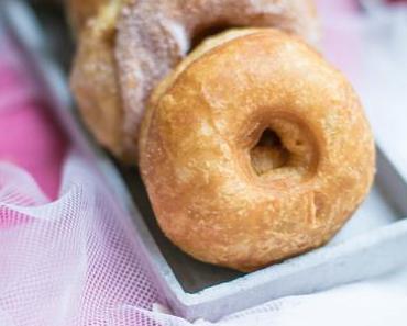 Cronuts mit Himbeer-Schokoladen-Füllung