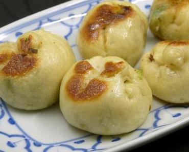 Frühlingszwiebel-Baozi mit Kreuzkümmel-Hackfleischfüllung