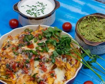 Die besten Nachos mit Käse, selbstgemachter Guacamole und Sour Cream