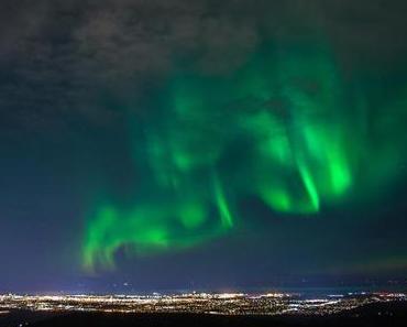Die große Himmels-Show: Polarlichter über Anchorage - Tanzende Schleier, entzückte Zuschauer