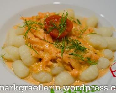 Schneller Freitagsfisch für zwei: Gnocchi mit Räucherlachs-Sahne-Sauce