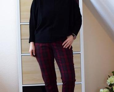 Fledermausärmel an karierter Hose