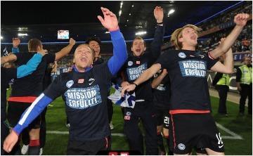 Nie mehr zweite Liga!–nie mehr!–nie mehr!