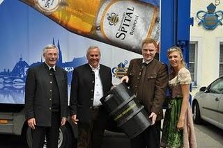 Ostbayerisches Bier für die Berliner Politik