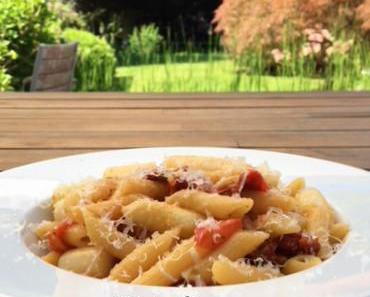 One-Pot-Pasta mit Spargel und Tomaten