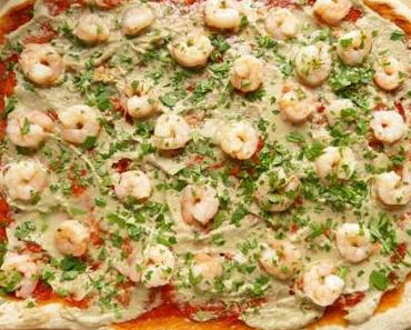 Römische Pizza mit Baba Ghanoush und Garnelen