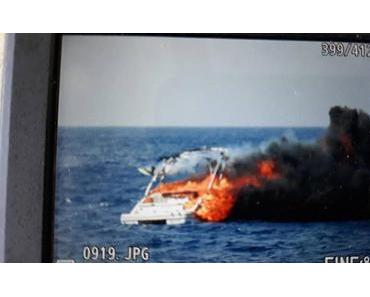 Feuer auf einem Boot in Andratx