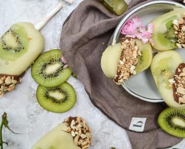 GREEN KEEPER SUPERSMOOTHIE AM STIEL! Kiwi-Joghurt Popsicles mit Schoko-Cashew-Crunch für heiße Tage…