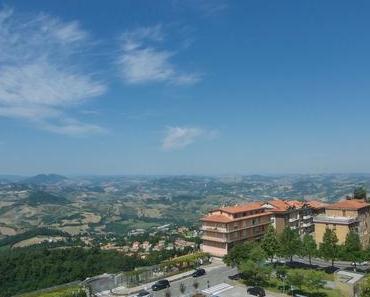 Ein sonniger Tag in der Stadt San Marino
