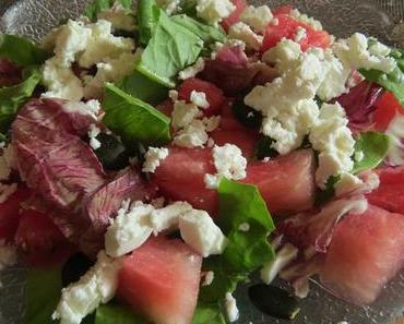 Wassermelonen-Feta-Salat mit Rucola und Radicchio