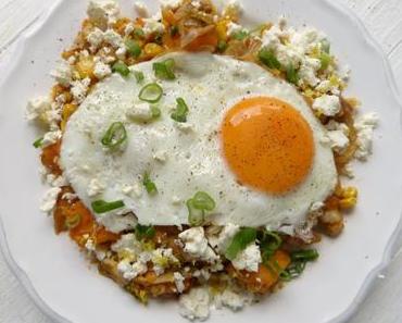 Süßkartoffelgeröstel mit Hühnchen, Feta und Harissa