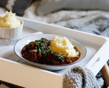 WOHLFÜHLESSEN DELUXE! Boeuf à la Lena oder mein winterlicher Rinderschmortopf mit Käse-Kartoffel-Püree