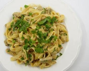 Tagliatelle mit schnellem Bratwurst-Stroganoff