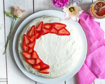 Muttertags-Torte mit Hagebutten-Konfitüre