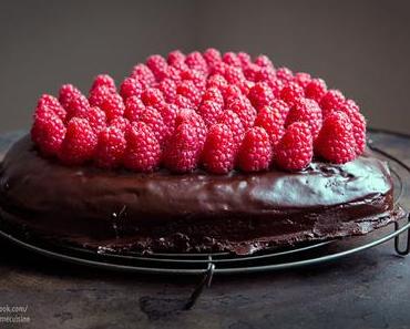 Schokoladenkuchen mit Himbeeren