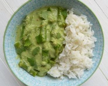 Grünes Spargelcurry mit Kardamom und Kokosmilch